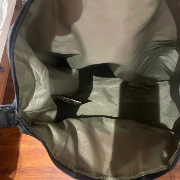 Woman’s DVF black large travel bag - Picture 4 of 7